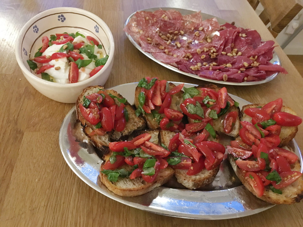 bruschetta-bresaola-caprese