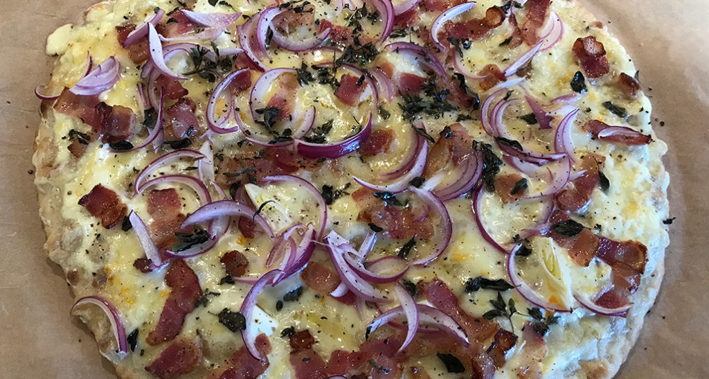 Tarte Flambée -Vit pizza från Alsace på mitt sätt