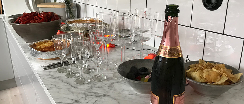 Kräftskiva i familjens hägn -serverad med mycket kärlek