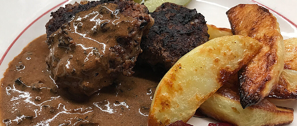Hjortfärsbiffar med trattkantarellsås -höstigt gott