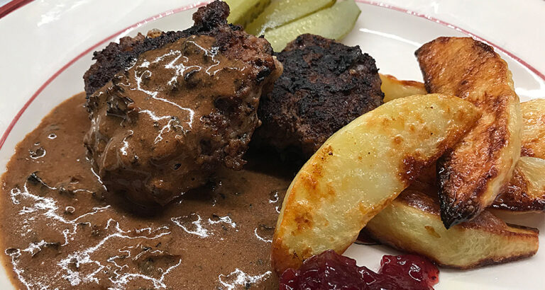 Hjortfärsbiffar med trattkantarellsås -höstigt gott