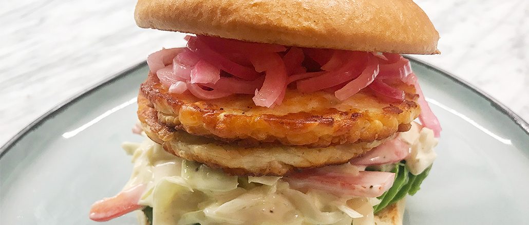 Halloumiburgare med avokado och coleslaw -frächt och gott