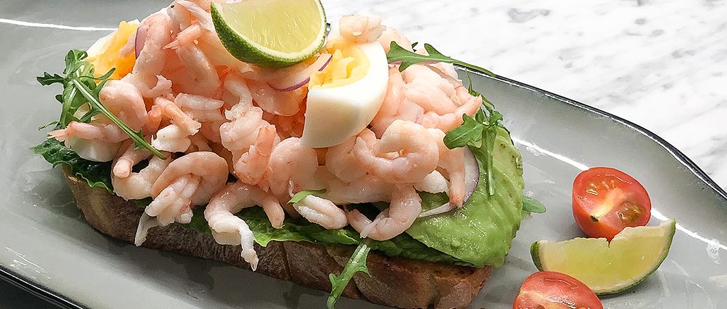 Räkmacka med avokado och chilimajonnäs -fräscha smaker