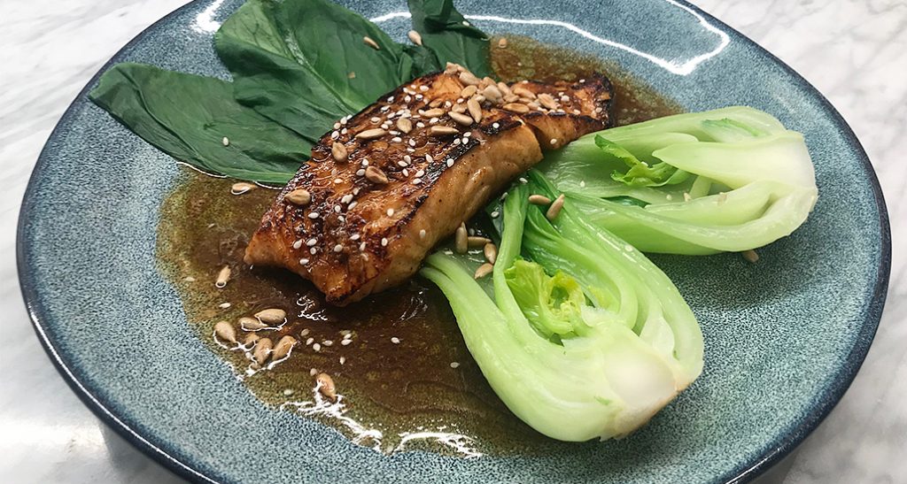 Sotad lax med pak choi och brynt sojasmör -japanska smaker