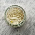 Picklad silverlök -fräscht och krispigt tillbehör