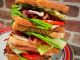 BLT-Sandwich -matig macka med bacon, sallad och tomat