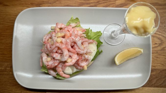Räkmacka med syrat äpple Räkmacka med syrat äpple