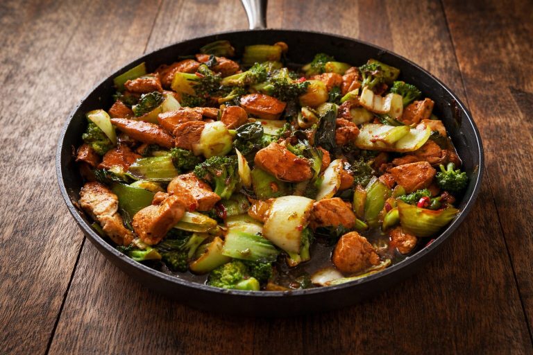 Kyckling med pak choi och broccoli – enkelt och gott