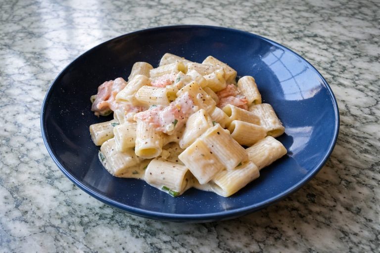 Pasta med kallrökt lax – snabbt och enkelt