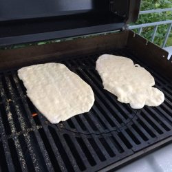 Pizza på grillen Pizza på grillen