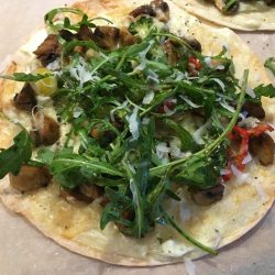 Tortillapizza med ruccola Tortillapizza med ruccola