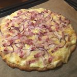 Torbjörns tarte-pizza ta ut ur ugnen Torbjörns tarte-pizza ta ut ur ugnen