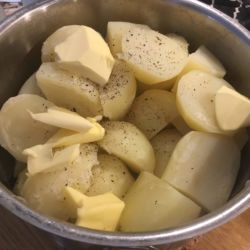 Lenas kungliga potatismos klicka i smöret