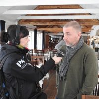 Sven-Erik Larsson intervjuas av Sveriges Radio