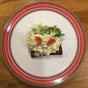 Torbjörns Gubbröra på pannrostad kavring -Enkelt och gott