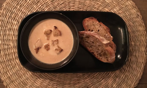 Svägerskans kantarellsoppa med brödkrutonger