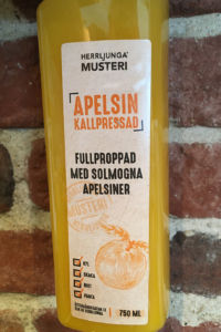 Herrljunga Musteri - Kallpressad Apelsinjucie Front
