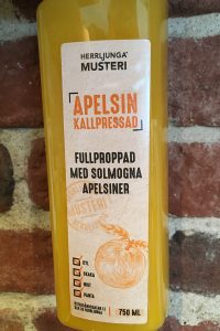 Herrljunga Musteri - Kallpressad Apelsinjucie Front