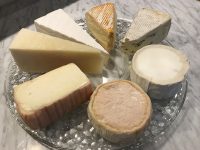 Ost & vin -på glasbricka Ost & vin -på glasbricka