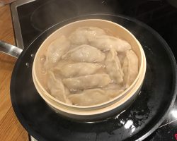 Ångkokning av dumplings Ångkokning av dumplings