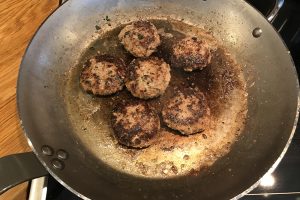 Senapsbiffar med ramslök i pannan