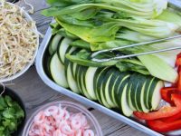 Grönsaker klara för grillning Grönsaker klara för grillning