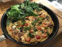 Bondomelett med bacon och fetaost - Klart att servera Bondomelett med bacon och fetaost - Klart att servera