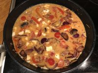 Bondomelett med bacon och fetaost - häll på äggstanningen